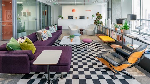 Showroom in Dubai's vibrant Marina Plaza