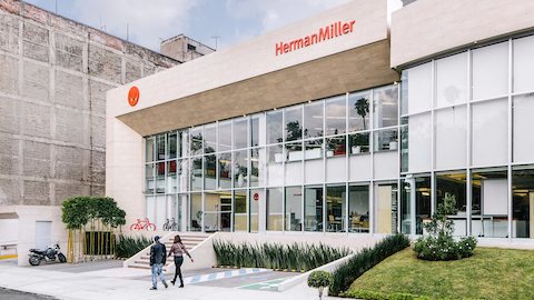 Two people approach the entrance of a Herman Miller showroom. Select to find Herman Miller showrooms around the world.